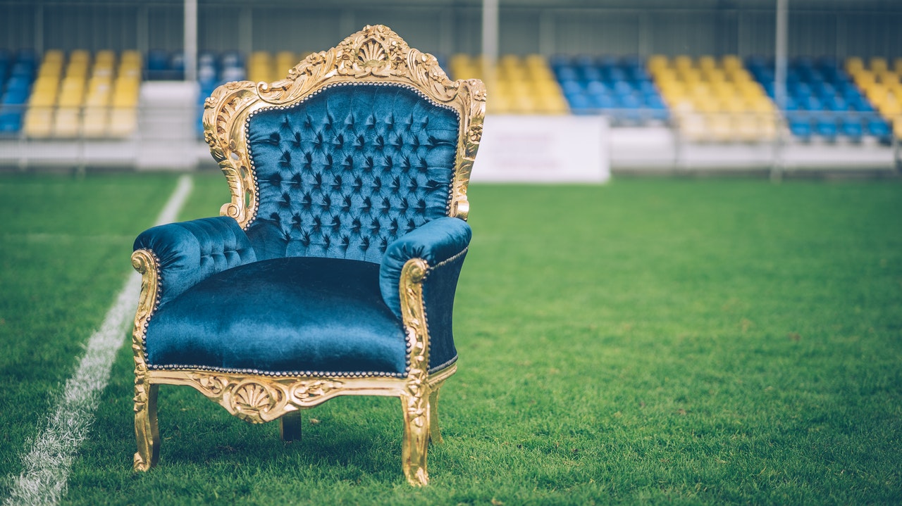 Amazing blue velvet chair